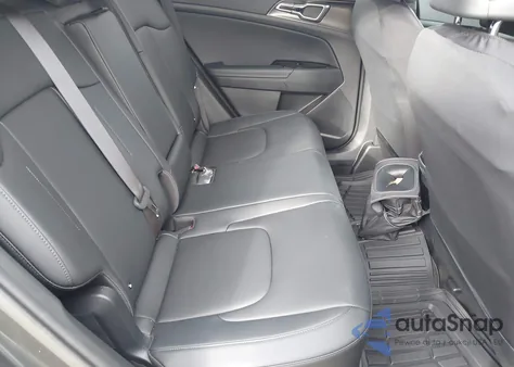 2023 Kia Sportage Hybrid Ex z USA, uszkodzony, nr VIN KNDPVCAG4P7105591